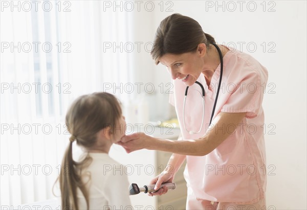 Doctor examining girl (4-5).