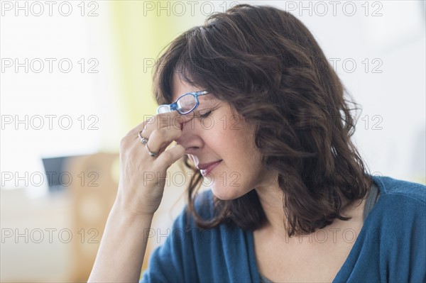 Woman having headache.