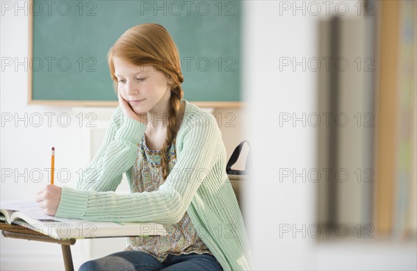 Girl (12-13) at school.
Photo : Jamie Grill