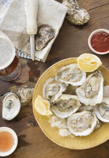 Elevated view of plate with oysters.
Photo : Jamie Grill