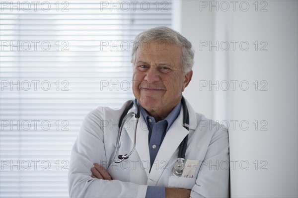 Portrait of senior doctor.
Photo : Jamie Grill