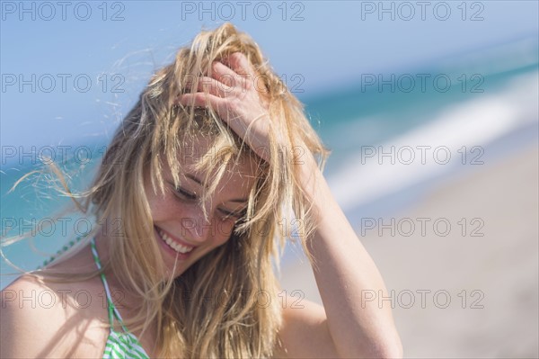 Young woman on beach. Jupiter, Florida, USA.
Photo : Daniel Grill