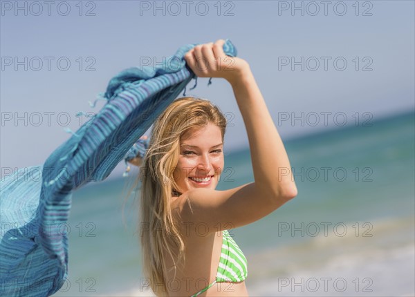 Young woman on beach. Jupiter, Florida, USA.
Photo : Daniel Grill