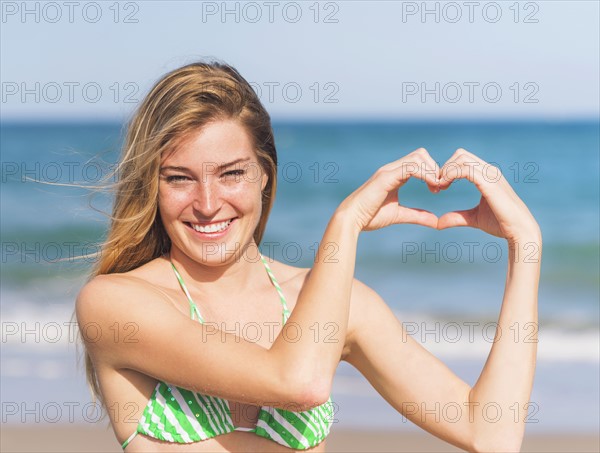 Young woman on beach. Jupiter, Florida, USA.
Photo : Daniel Grill