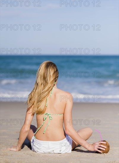 Young woman on beach. Jupiter, Florida, USA.
Photo : Daniel Grill