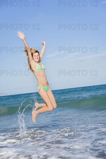 Young woman on beach. Jupiter, Florida, USA.
Photo : Daniel Grill