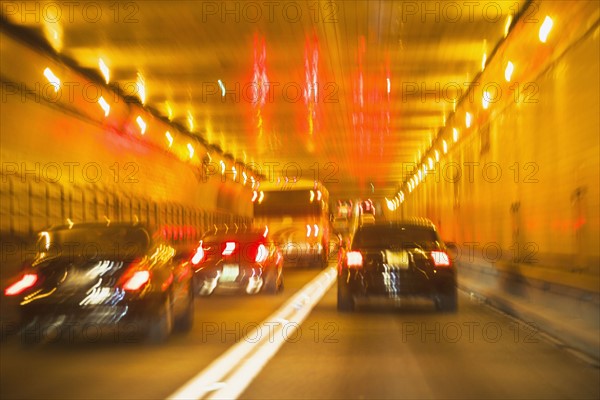 Traffic in tunnel. New York City, USA.
Photo : ALAN SCHEIN
