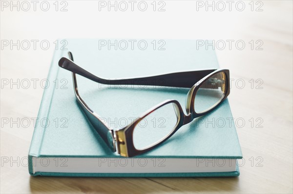 Studio shot of spectacles on book.
Photo : Kristin Lee