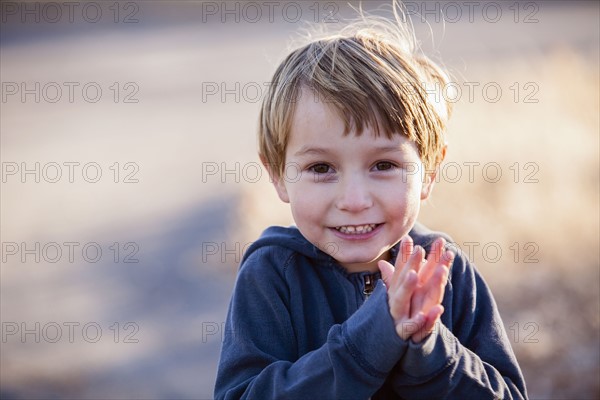 Portrait of smiling boy (4-5). .
Photo : Maisie Paterson