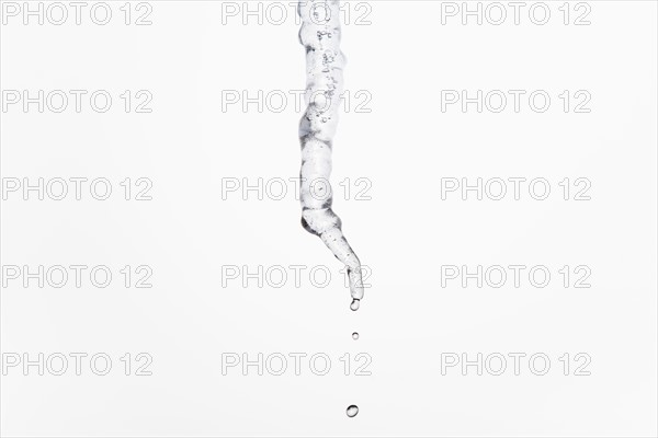 Studio shot of melting icicle.
Photo : Maisie Paterson