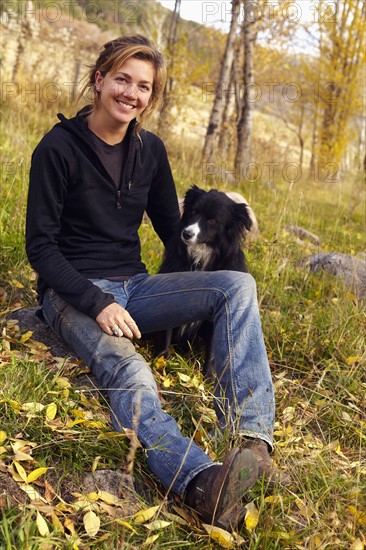Portrait of woman with her collie outdoors. Colorado, USA.
Photo : Kelly