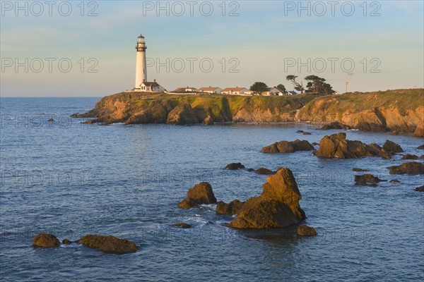 Seascape with lighthouse Point Arena Light. Point Arena Light, California, USA.
Photo : Gary Weathers