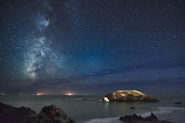 View of Milky Way on night sky over beach. Oregon, USA.
Photo : Gary Weathers