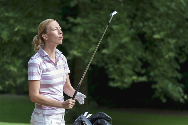 Woman on golf course.
Photo : Mark de Leeuw