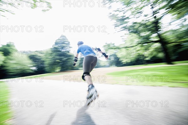 Woman roller skating in park. Netherlands.
Photo : Mark de Leeuw