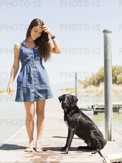 Woman with dog standing on jetty. Salt Lake City, Utah, USA.
Photo : Jessica Peterson