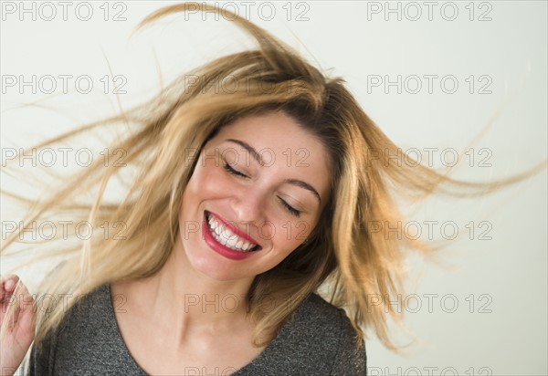 Portrait of young woman dancing.
Photo : Jamie Grill