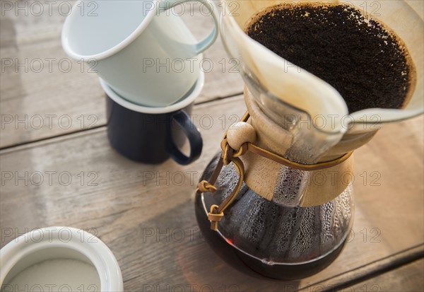 Studio Shot of coffee pot and filter.
Photo : Jamie Grill