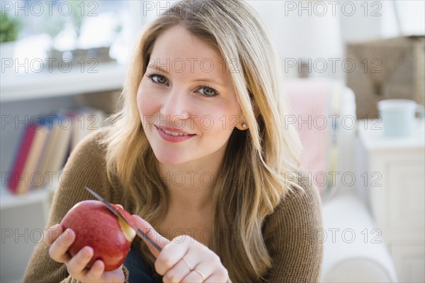 Woman peeling apple.
Photo : Jamie Grill