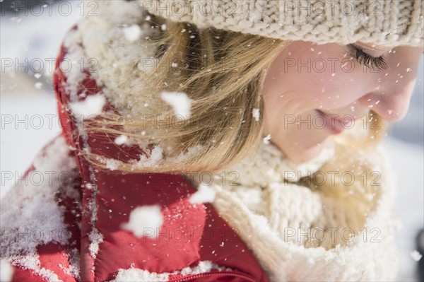 Profile of woman wearing knit hat in winter.
Photo : Jamie Grill