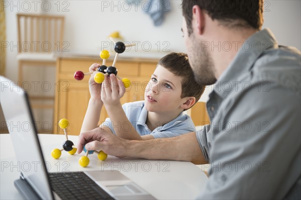 Father and son (8-9) looking at molecule model stack.
Photo : Jamie Grill