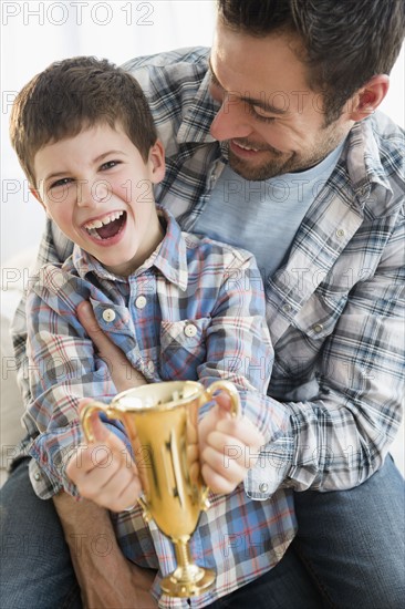 Father and son (8-9) holding trophy.
Photo : Jamie Grill