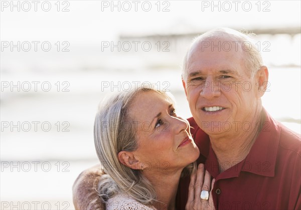 Senior couple on beach.
Photo : Daniel Grill