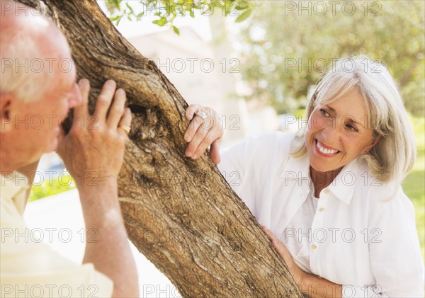 Senior couple in park.
Photo : Daniel Grill