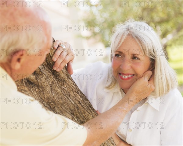 Senior couple in park.
Photo : Daniel Grill