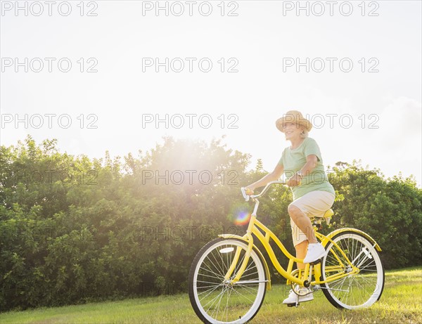 Senior woman on bike.
Photo : Daniel Grill