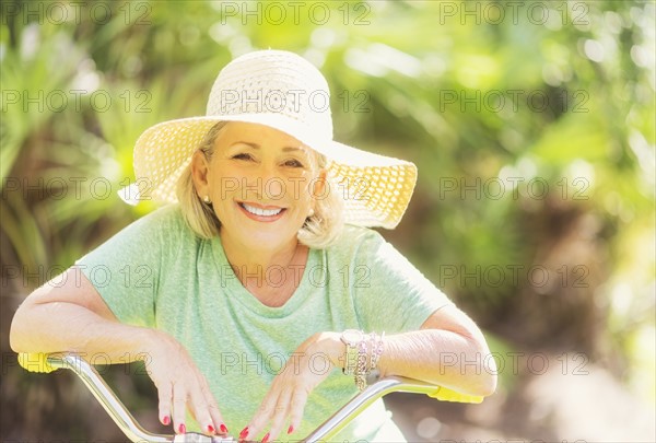 Portrait of woman on bicycle.
Photo : Daniel Grill