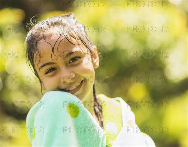 Portrait of girl (8-9) with wet hair.
Photo : Daniel Grill