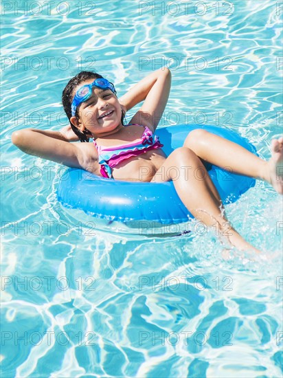 Portrait of girl ( 8-9) with inflatable ring.
Photo : Daniel Grill