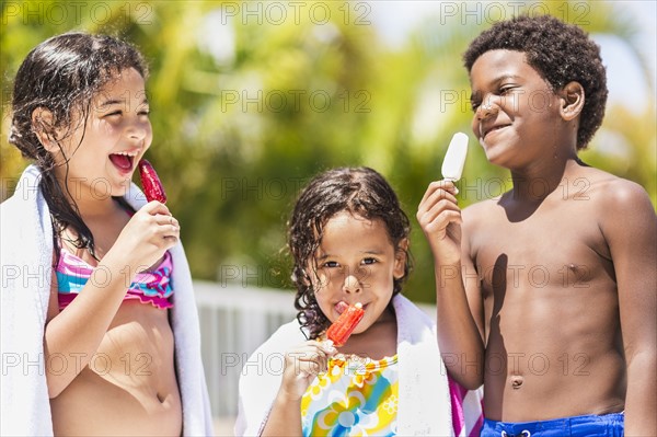 Kids( 4-5, 6-7, 8-9) eating ice-creams.
Photo : Daniel Grill