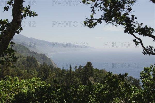 Tranquil coastline view.
Photo : Tetra Images