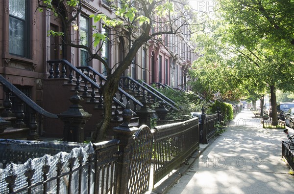 Empty street.
Photo : Tetra Images