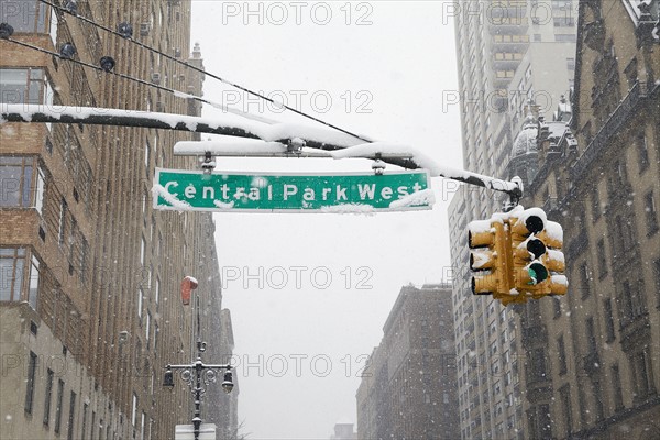 Directional sign with Dakota Apartment Building in background.
Photo :  Winslow Productions