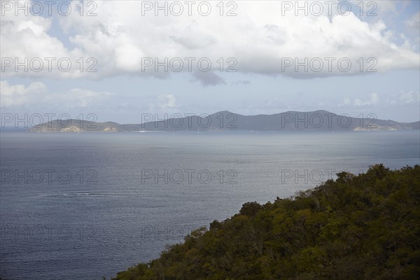 Scenic view with sea and mountains.
Photo :  Winslow Productions