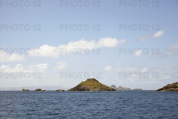 Scenic view of islands and sea.
Photo :  Winslow Productions