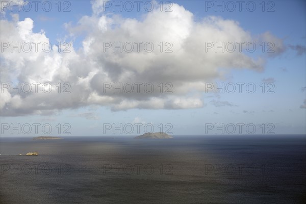 Scenic view with sea and island.
Photo :  Winslow Productions