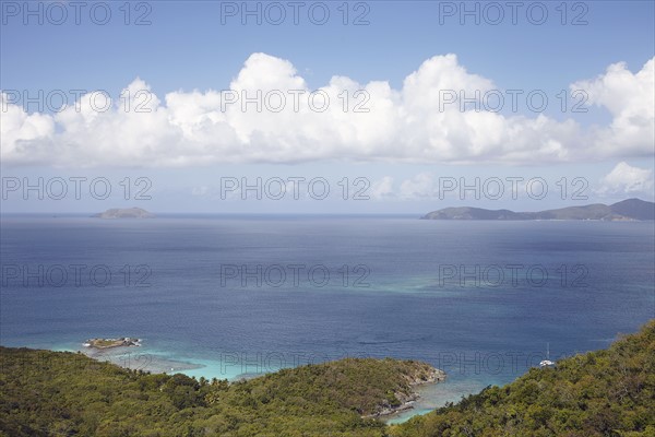 Scenic view with sea and island.
Photo :  Winslow Productions