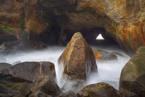 View of cave in sea.
Photo : Gary Weathers