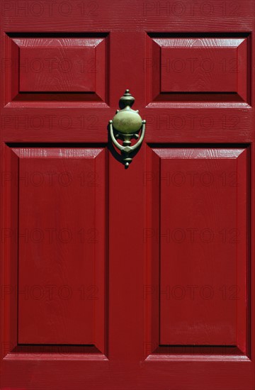 View of door knocker.
Photo : Tetra Images