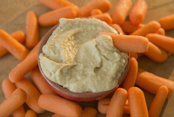 Studio shot of hummus and baby carrots