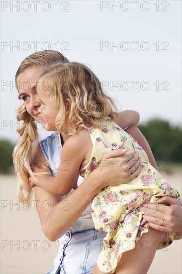 Mother playing with daughter (2-3)