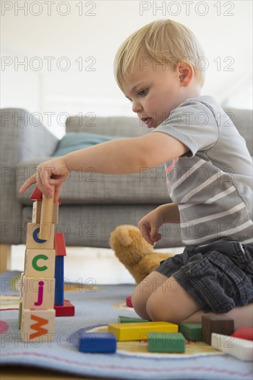Boy (2-3) playing with blocks in living room