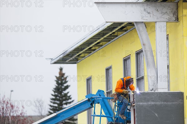 Men welding steel bar