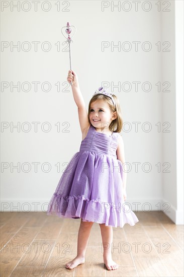 Girl (4-5) in princess costume