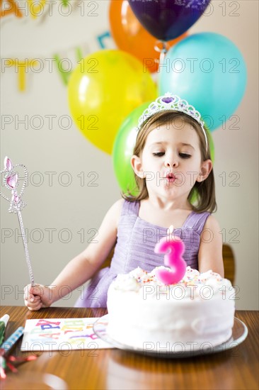 Girl (4-5) at birthday party