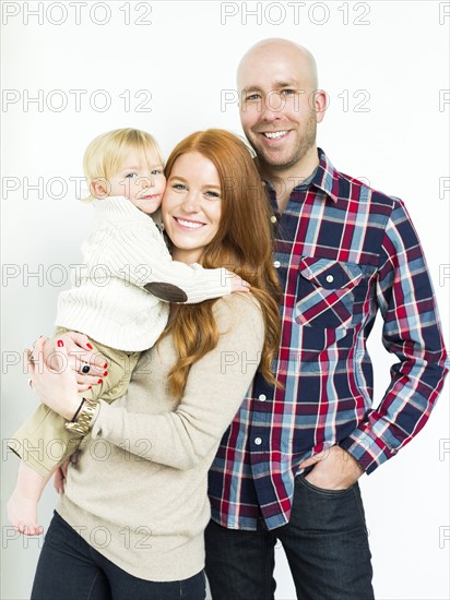 Smiling parents with son (2-3)